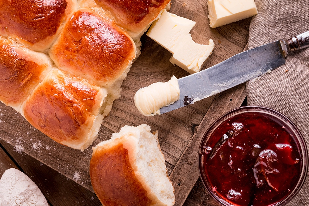 Fluffy dinner rolls, buttery dinner bread, soft dinner buns