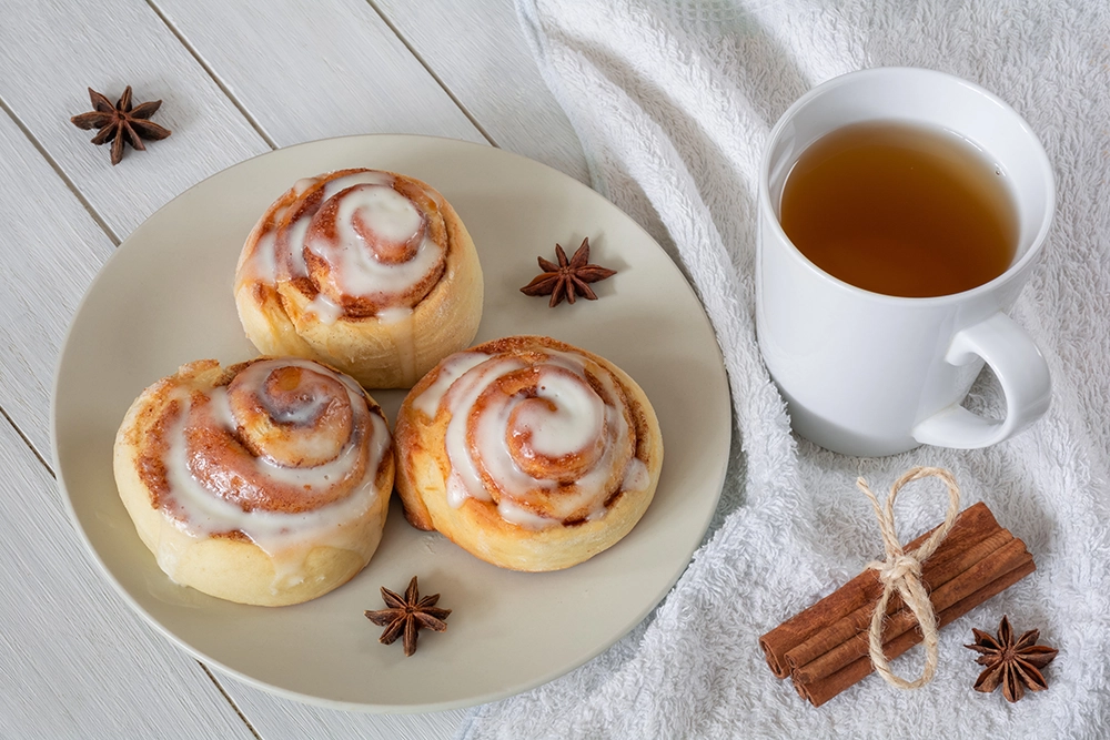 Rich cinnamon rolls, creamy cinnamon rolls, indulgent cinnamon rolls
